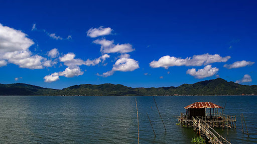 Menikmati Pesona Alam Danau Tondano di Manado